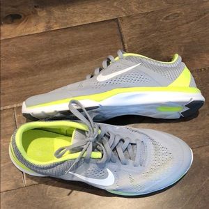 Nike women’s In-Season 5 training shoes